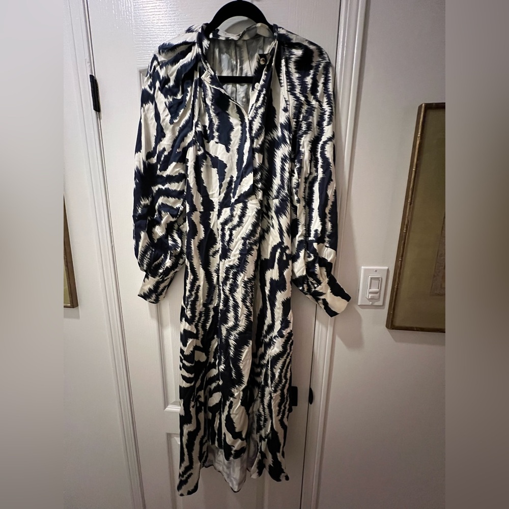 Elegant Black and White Patterned Dress